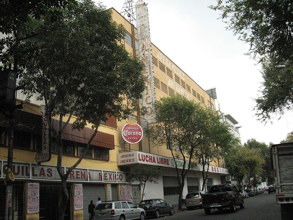 Fachada de la Arena México, sede del CMLL