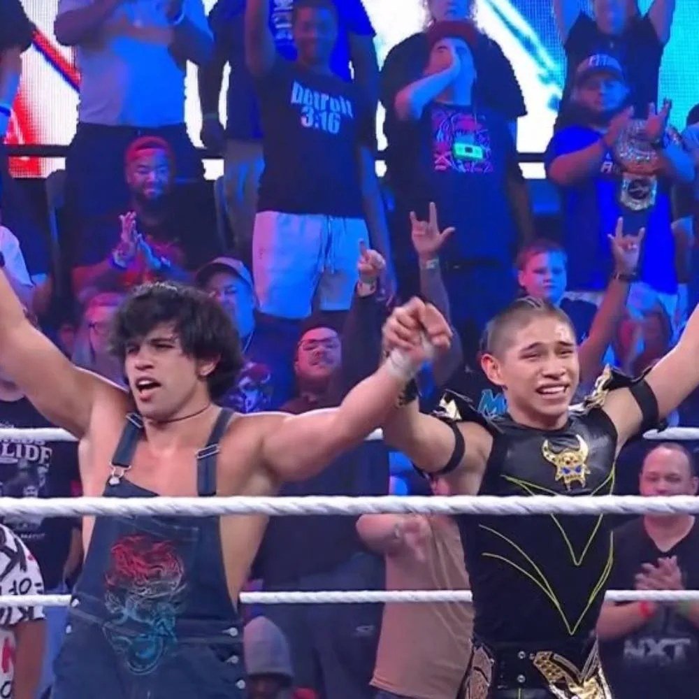 Mini Vikingo y Chazz Starboy Hall celebran su victoria sobre BirthRight en el Dusty Rhodes Tag Team Classic de WWE NXT
