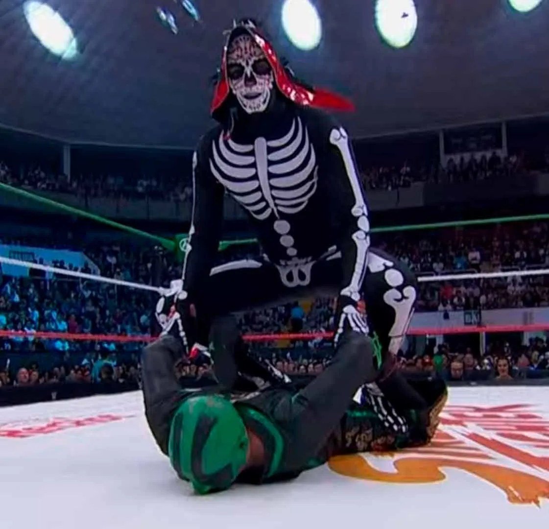 La Parka sobre Mr. Iguana en la lucha por el Campeonato Latinoamericano AAA del 3 de octubre de 2026 en León