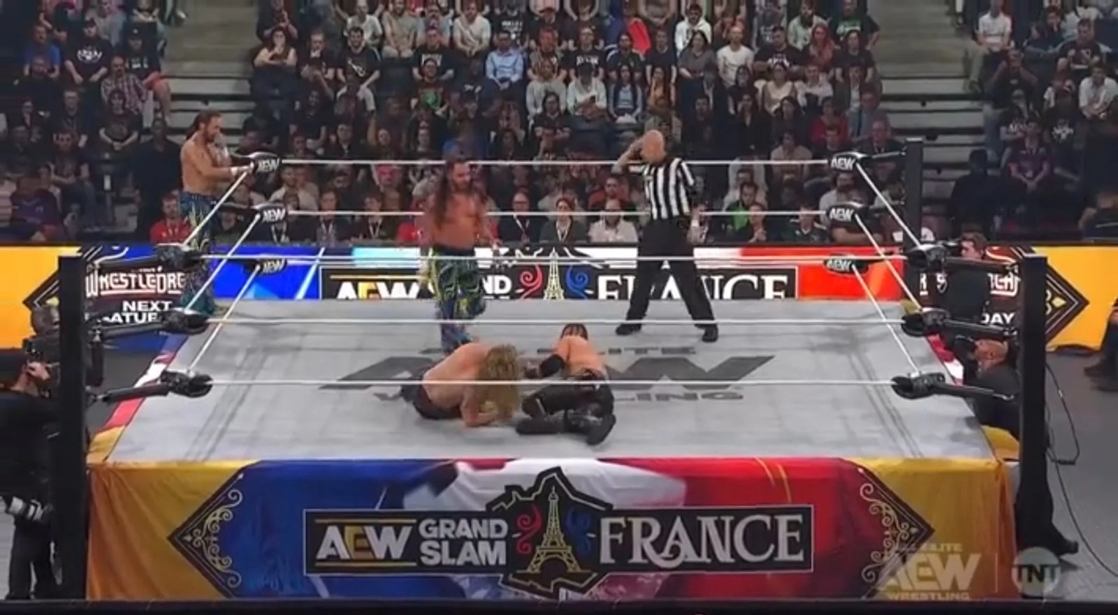 The Young Bucks contra The Dogs por el Campeonato Mundial de Parejas en AEW Collision Grand Slam France