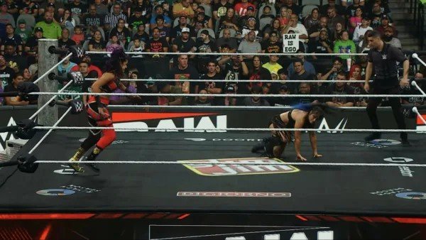 Bayley y Lyra Valkyria durante su combate en WWE Raw del 21 de septiembre de 2026