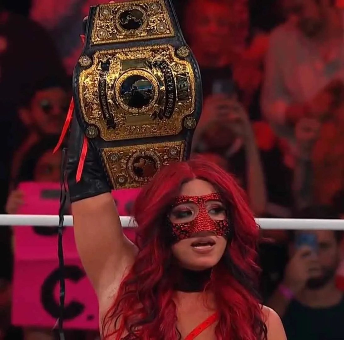 Mercedes Moné levanta el Campeonato Mundial Femenil de AEW tras retener ante Queen Aminata en Grand Slam France en París